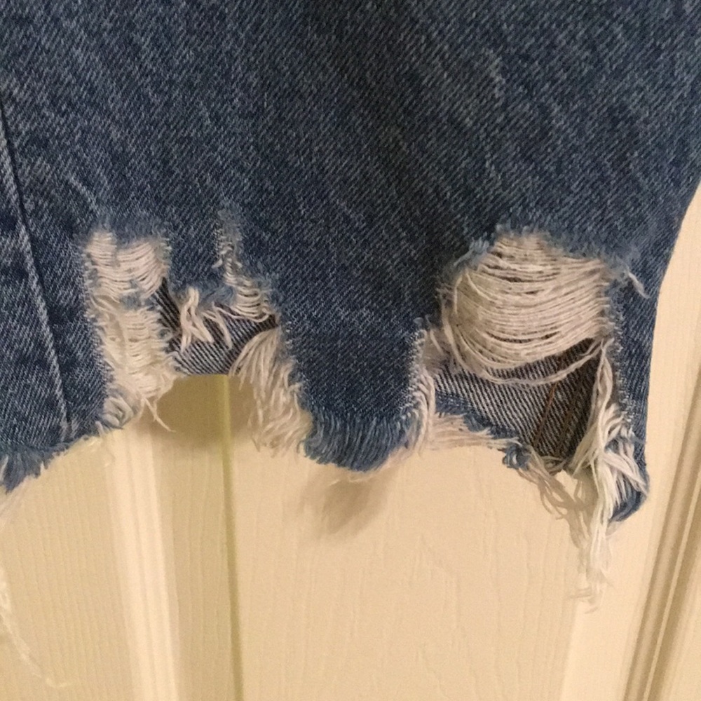 H&M | Destroyed Hem | Jeans - Picture 2 of 5